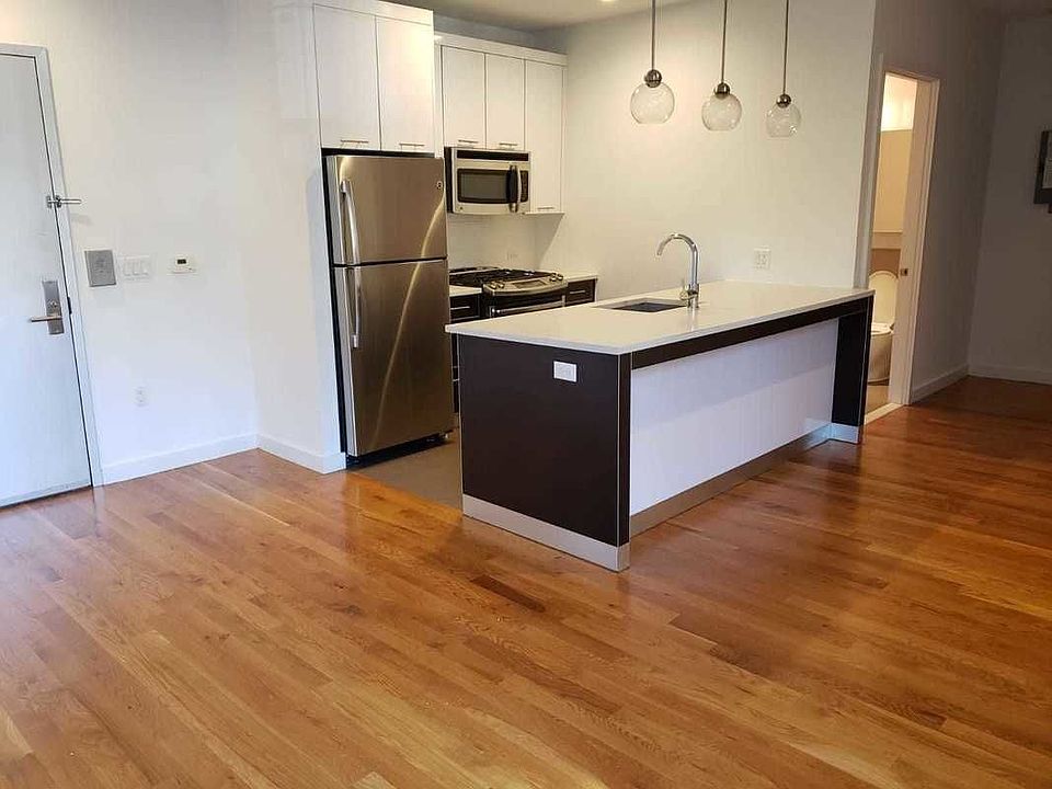 1st image of 10 Saint Pauls Pl APT 1B