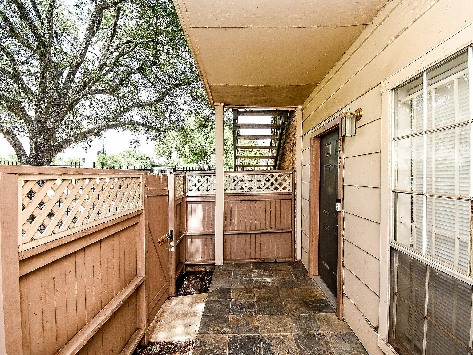 2 bed, 1.0 bath, 841 sqft, $1,200 — Photo 2