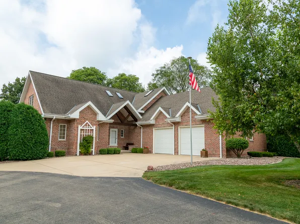 288 N 25th Rd, Peru, IL 61354