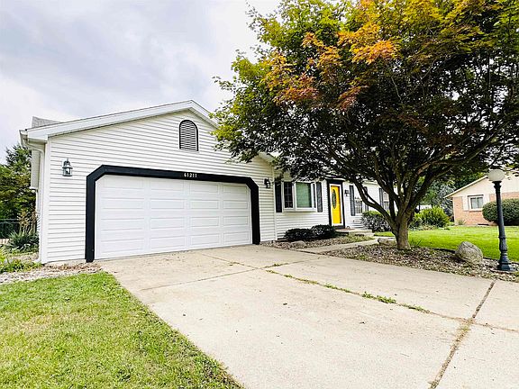 3rd image of 61211 Shirley Ave