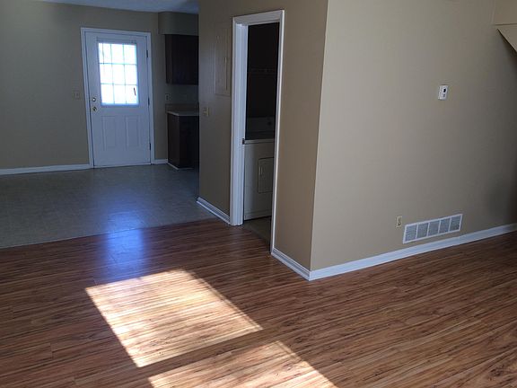 2nd image of 1644 Foxhaven Dr #21