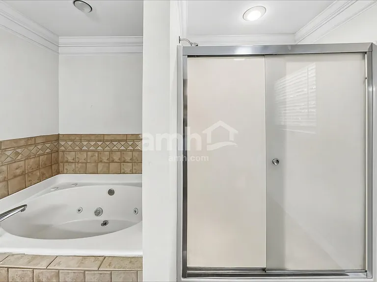 1305 Bantry Dr — Photo 14
