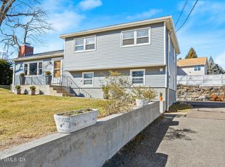 29 Thornhill Rd, Riverside, CT 06878