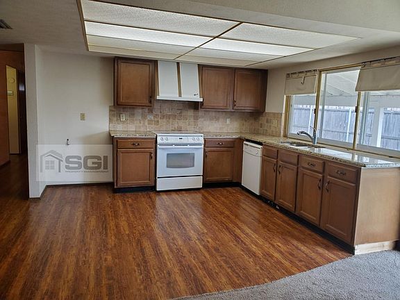 4th image of 912 Mossvine Dr
