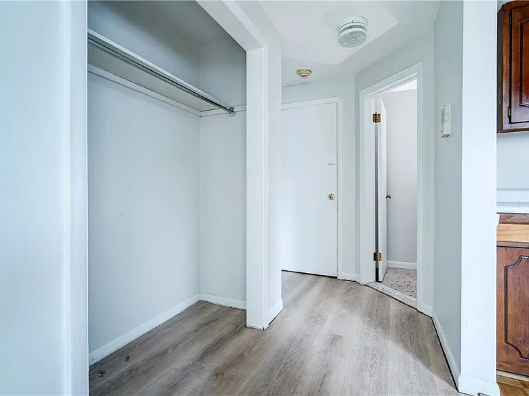 400 Main St #B9 — Photo 5