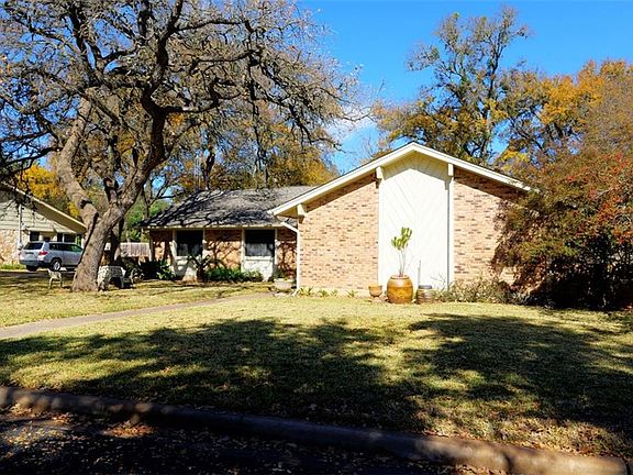 2nd image of 10713 Fountainbleu Cir