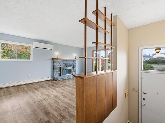 5th image of 12 Ivylea Cres