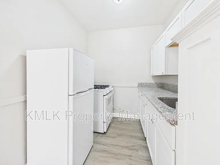 1352 Kenilworth Ave — Photo 15
