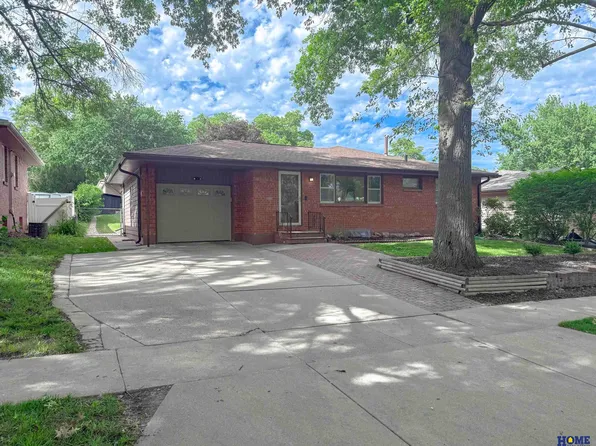 7920 Steinway Rd, Lincoln, NE 68505