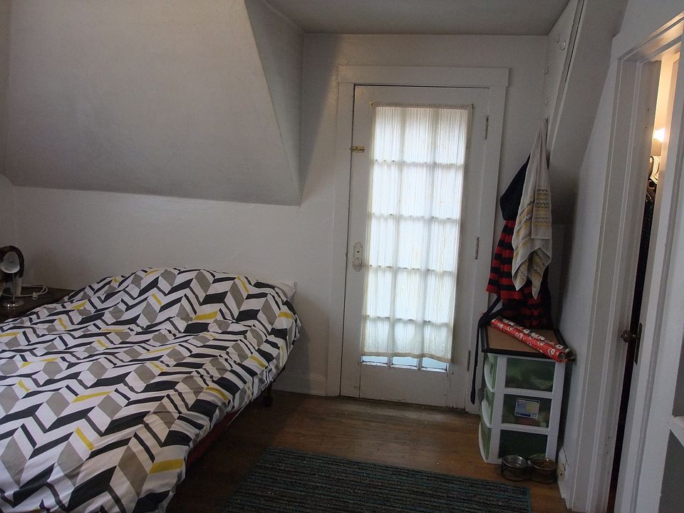 Access to balcony