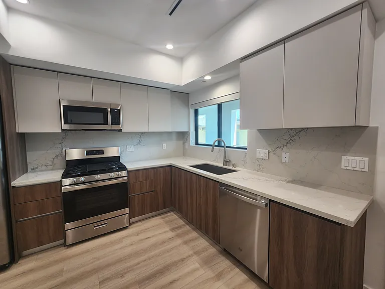 6061 Fulton Ave #6 — Photo 36