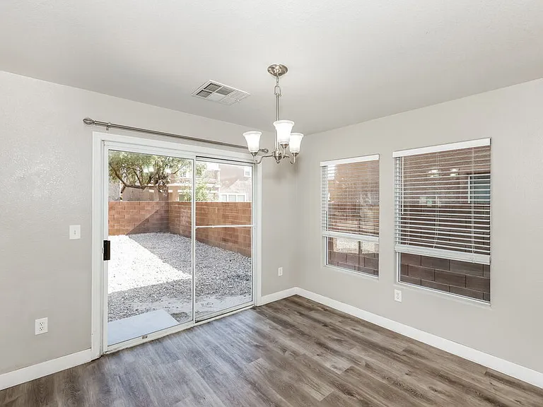 2420 Cockatoo Dr — Photo 5