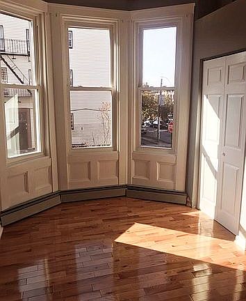 3rd image of 1098 Herkimer St