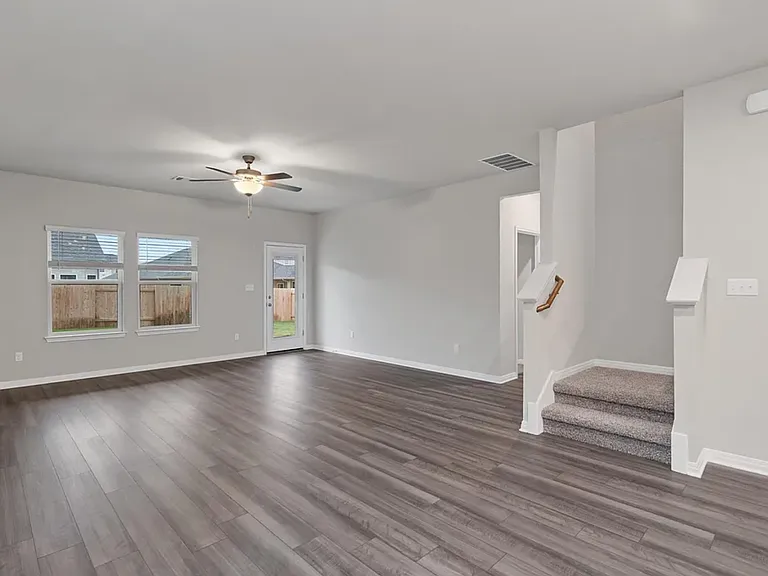528 Loriner Way — Photo 10