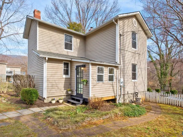 1430 Peach Tree Dr, Crozet, VA 22932