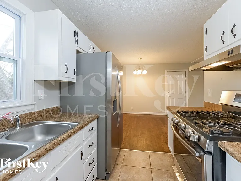 210 Berry Ave — Photo 6