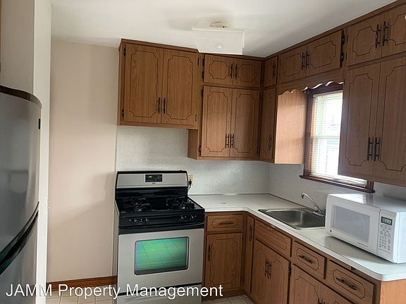 3rd image of 8007 Theota Ave