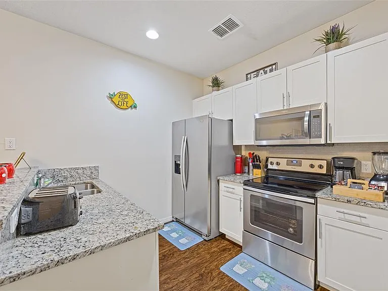 8945 Shine Dr — Photo 5