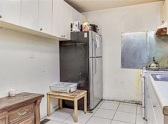 5th image of 114 Lake St
