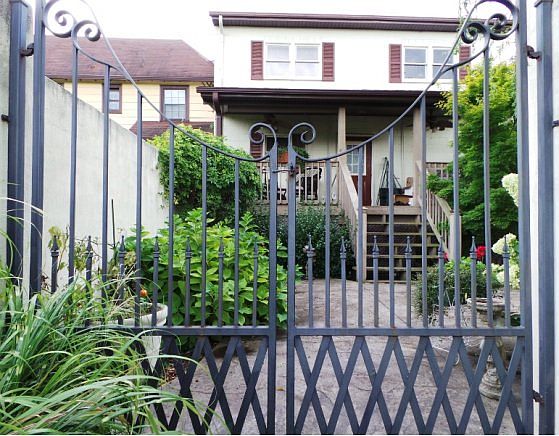 1st image of 442 Shelby St