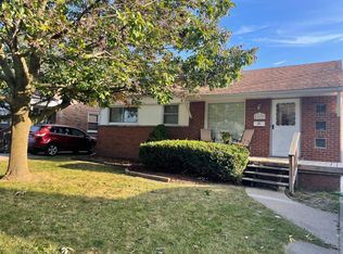 27637 Cambridge St, Garden City, MI 48135