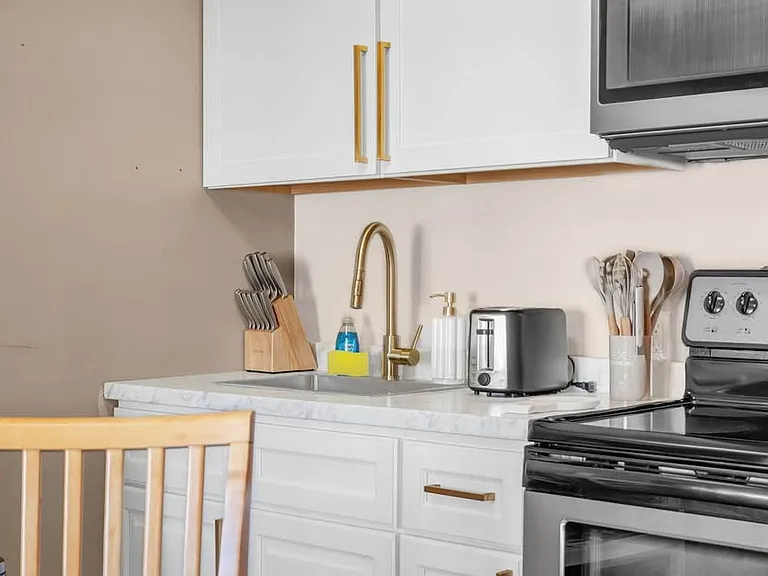 174 E Grand Ave — Photo 14