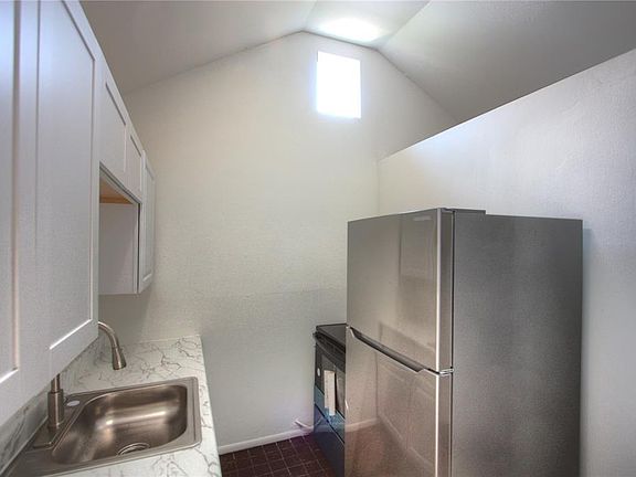 4th image of 301 S Osprey Ave