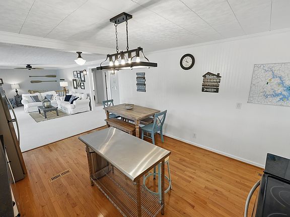 5th image of 127 Hearthside St