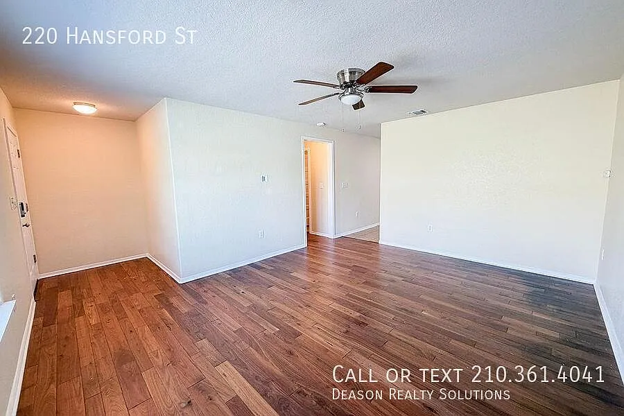220 Hansford — Photo 4