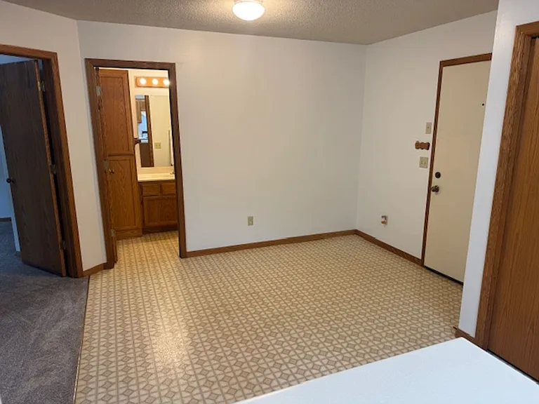 2502 Greenwood St — Photo 6