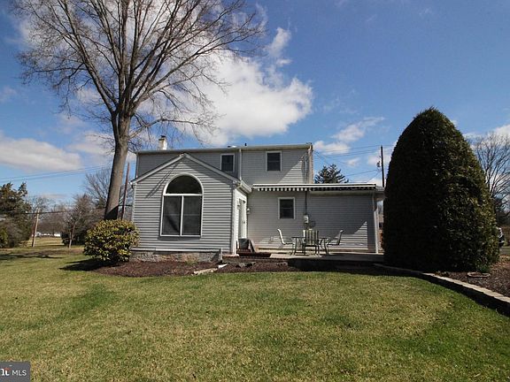 3rd image of 486 Cowpath Rd