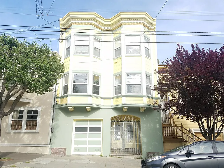 1542 Baker St — Photo 2
