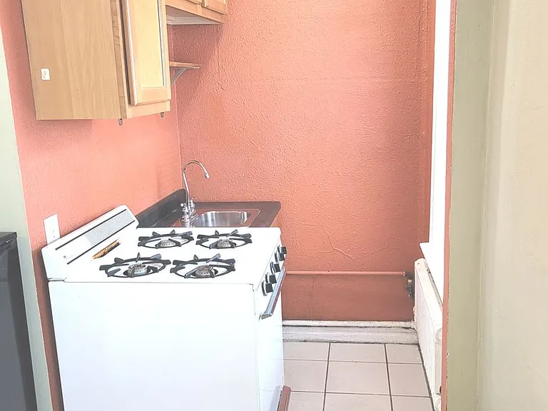 1527 Marshall — Photo 7