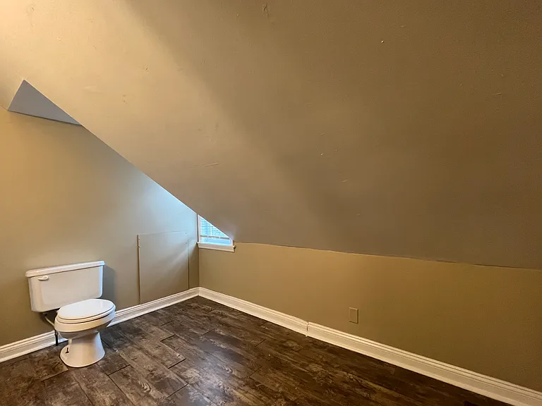 880 Wilson Avenue — Photo 9