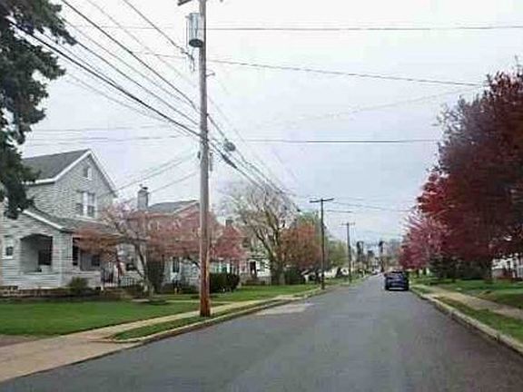 Exterior Neighborhood (street photo)