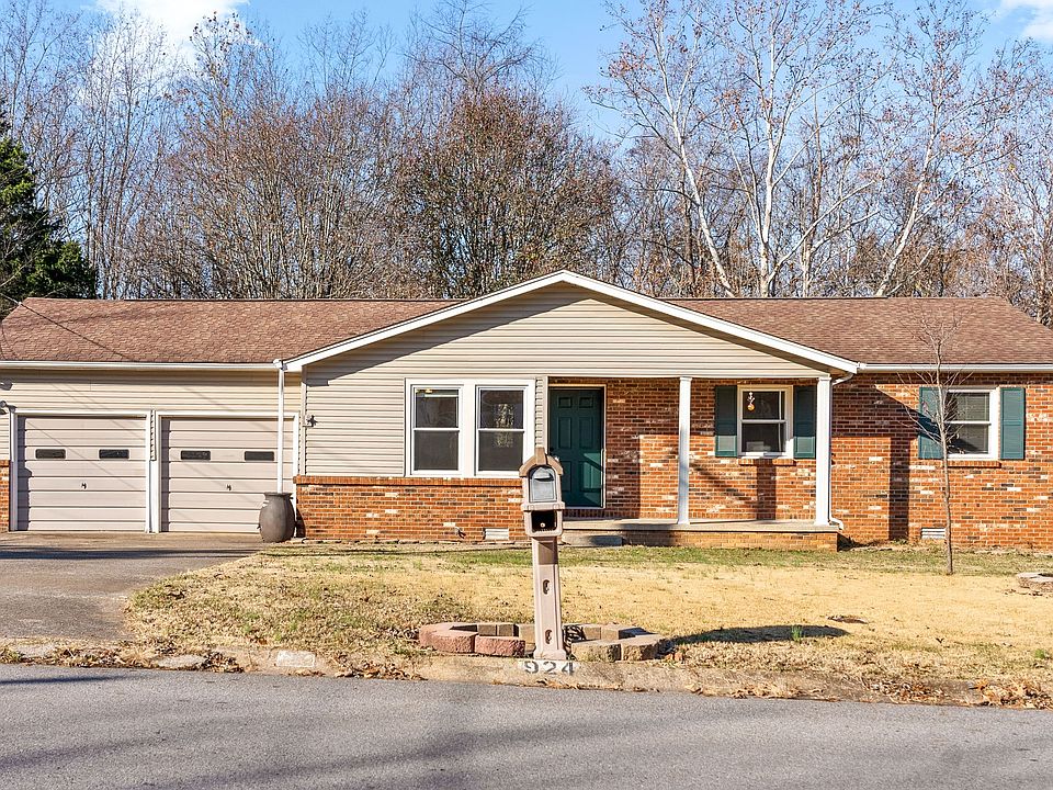 1st image of 924 Dominion Dr