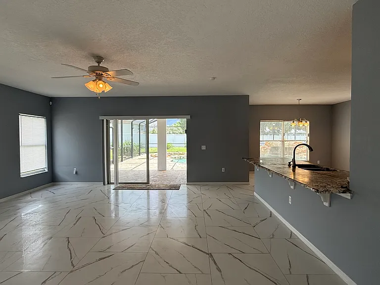 554 Bristol Cir — Photo 16