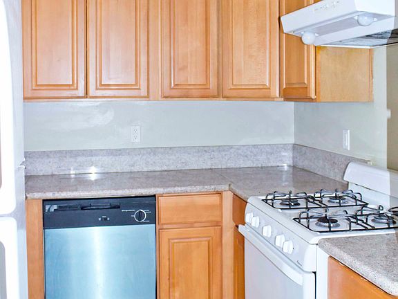 3rd image of 211 N Huntington Ave APT 2