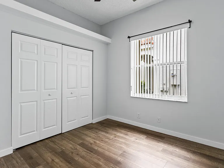1071 Bluewood Ter — Photo 31