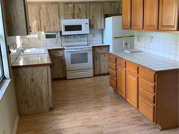 4th image of 153 Crestview Ter
