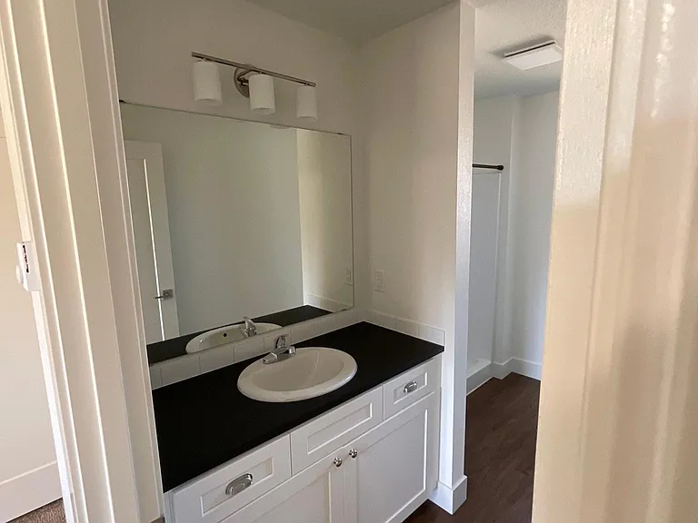 210 Lexington Ave #A — Photo 20