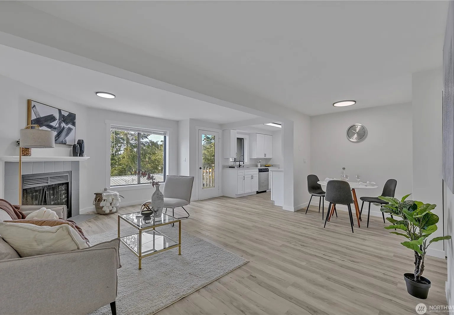 2 bed, 880 sqft, $2,375 — Photo 1