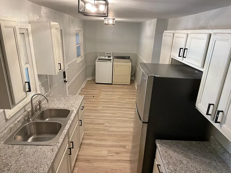 1314 Hoyt Ave — Photo 29