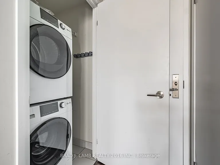 478 King St W #512 — Photo 19