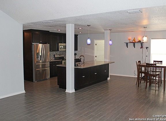 2nd image of 301 1/2 N Windy Knoll Dr