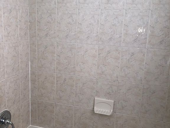 5th image of 633 Gresham Pl NW