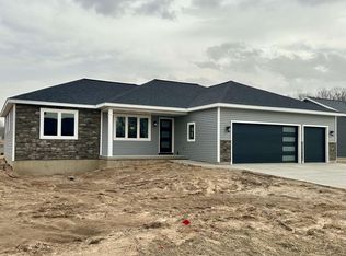 2935 Ridgeline Dr, Portage, WI 53901