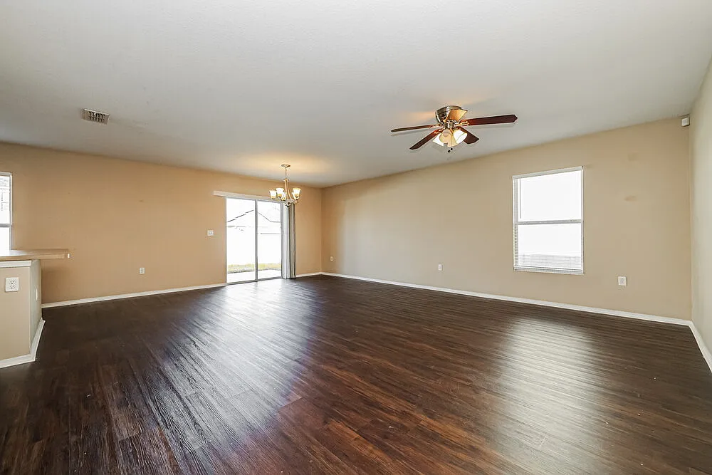 3 bed, 2.0 bath, 1444 sqft, $2,190 — Photo 3