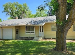 891 Verona Ave, Windom, MN 56101