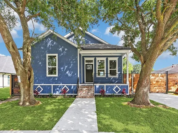 3217 Acorn Dr, Violet, LA 70092